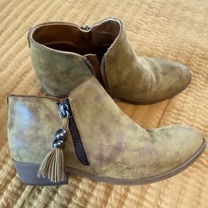 Low heeled ankle booties